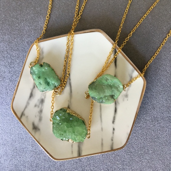 The Sugar Bear Shoppe Jewelry - 🎉HP🎉 Green Crystal Druzy Quartz Necklace